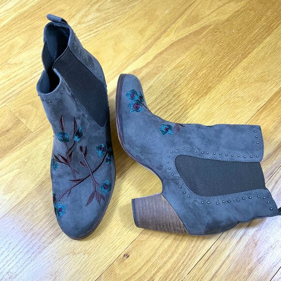 Crown Vintage Boots Ankle Embroidered Faux Suede Gray Blue Multi Studs (9.5) - Picture 1 of 9